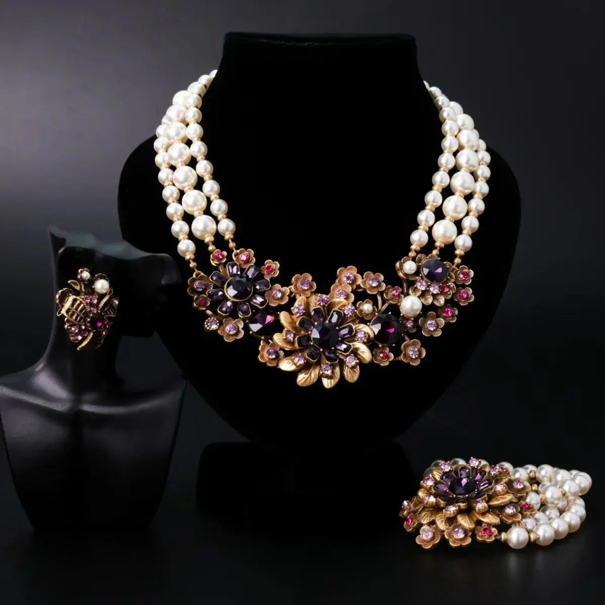 Élégant collier de perles multicouche avec motif floral en cristal