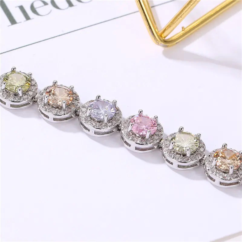 Bracelet serti de diamants et de pierres précieuses colorées tendance