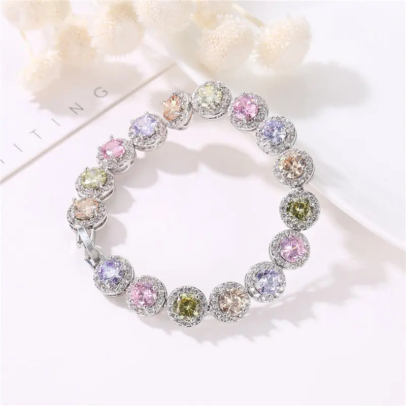 Bracelet serti de diamants et de pierres précieuses colorées tendance
