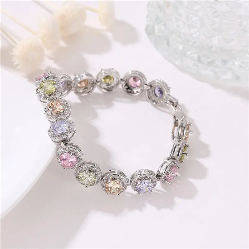 Bracelet serti de diamants et de pierres précieuses colorées tendance