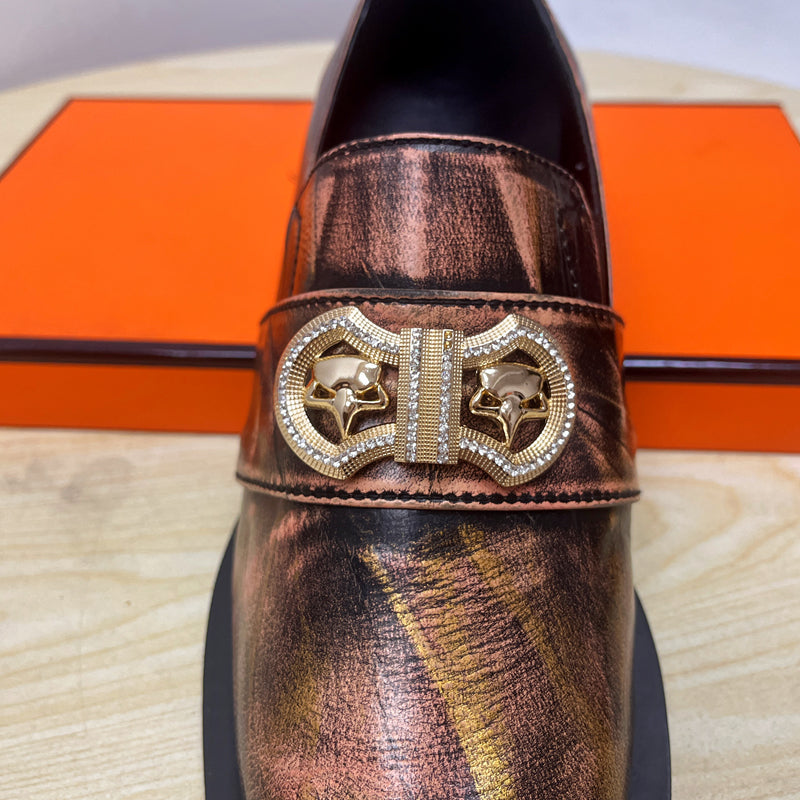 Braune Retro-Lacklederschuhe mit spitzer Spitze