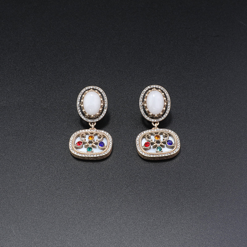 Chic Gold Jewelry Ensemble with Colorful Gem Inlays for Daily Sophistication