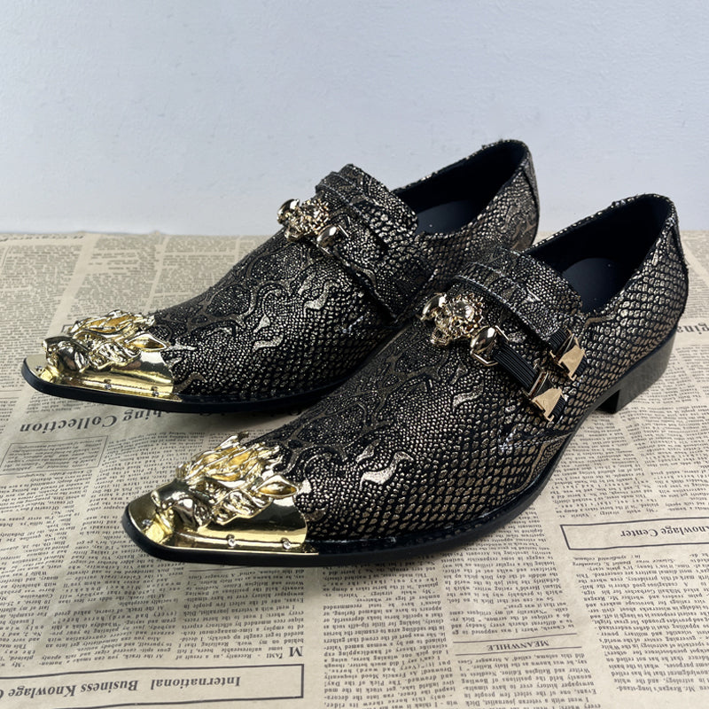 Golden pointed retro patterned party shoes