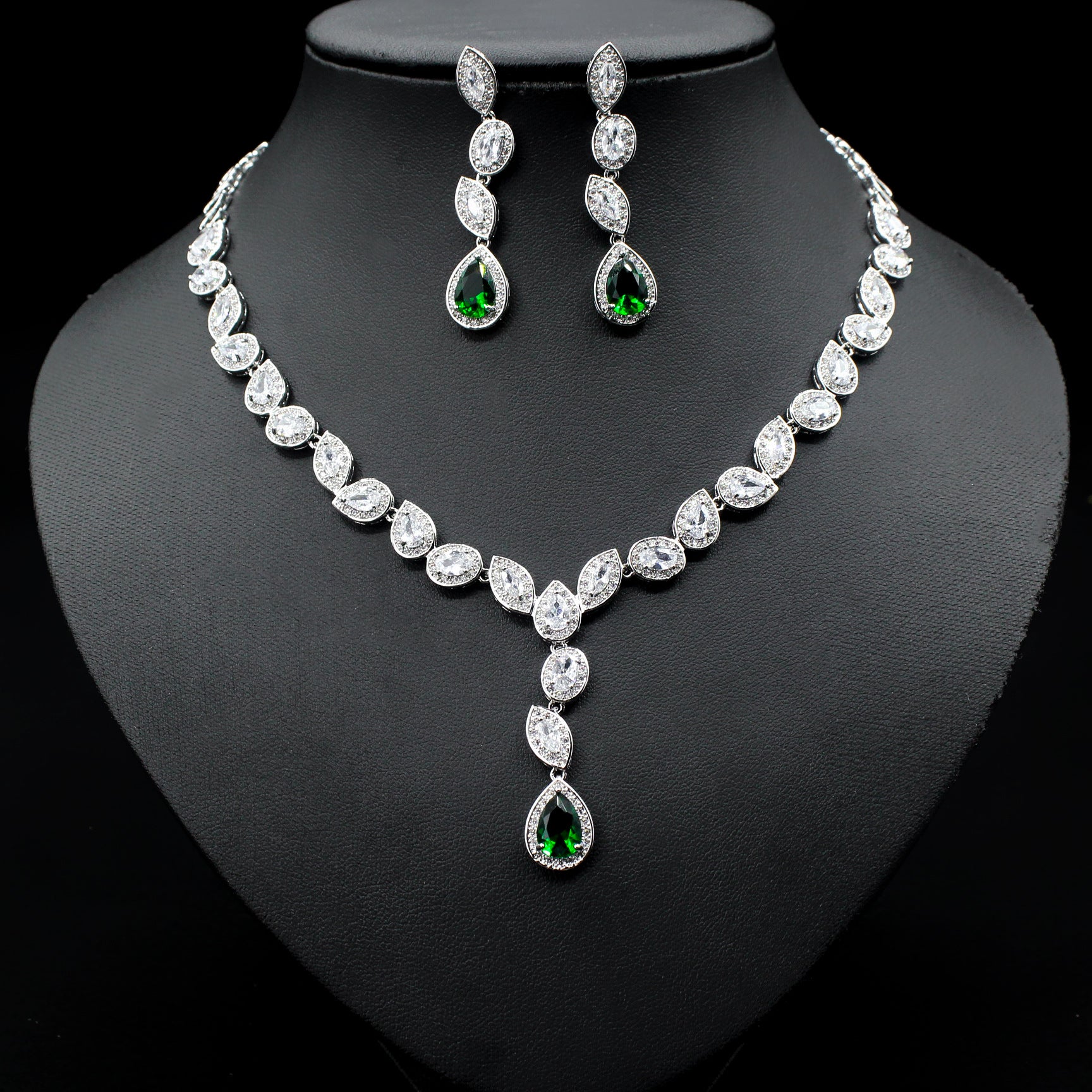 Stylish and bright zircon water drop necklace set