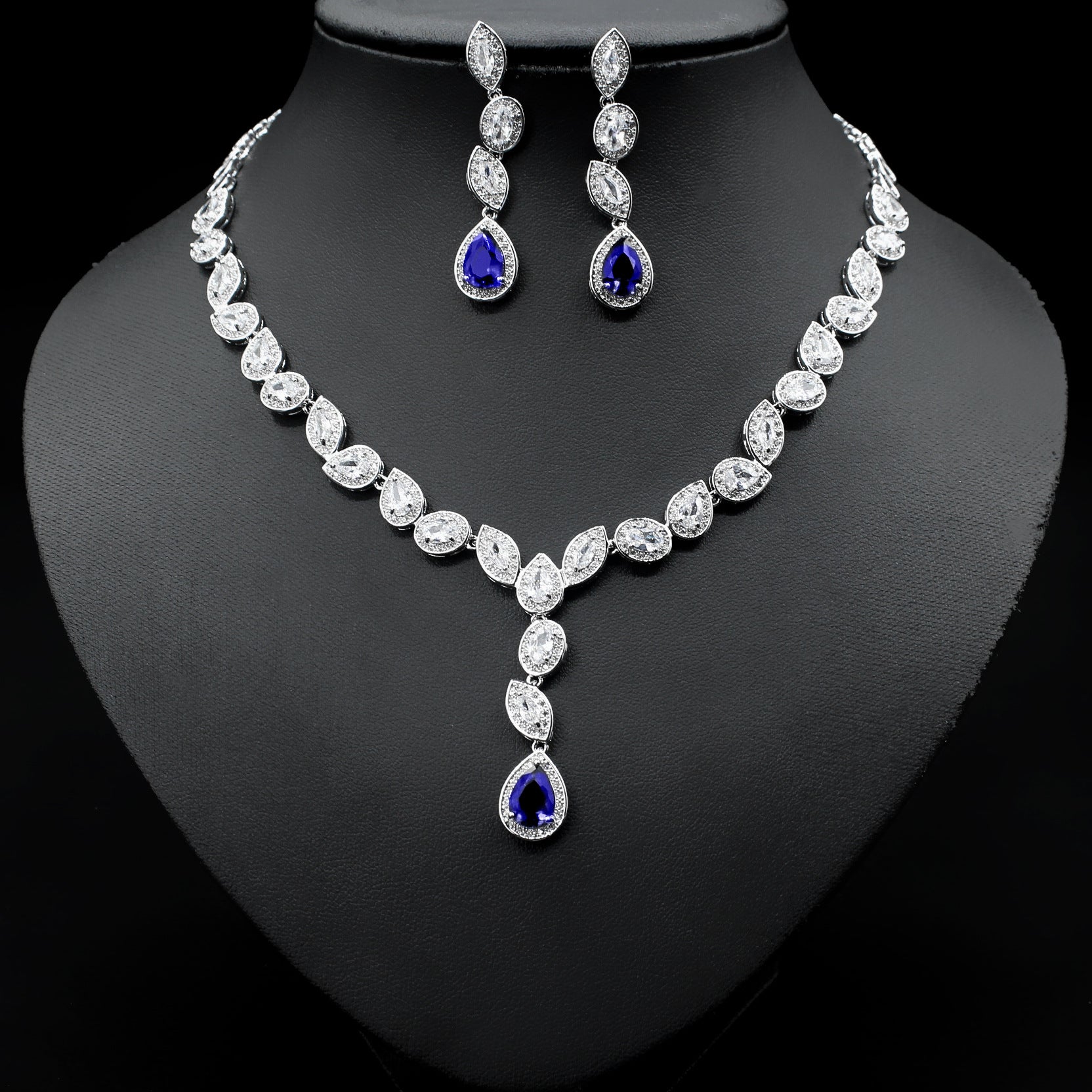 Stylish and bright zircon water drop necklace set
