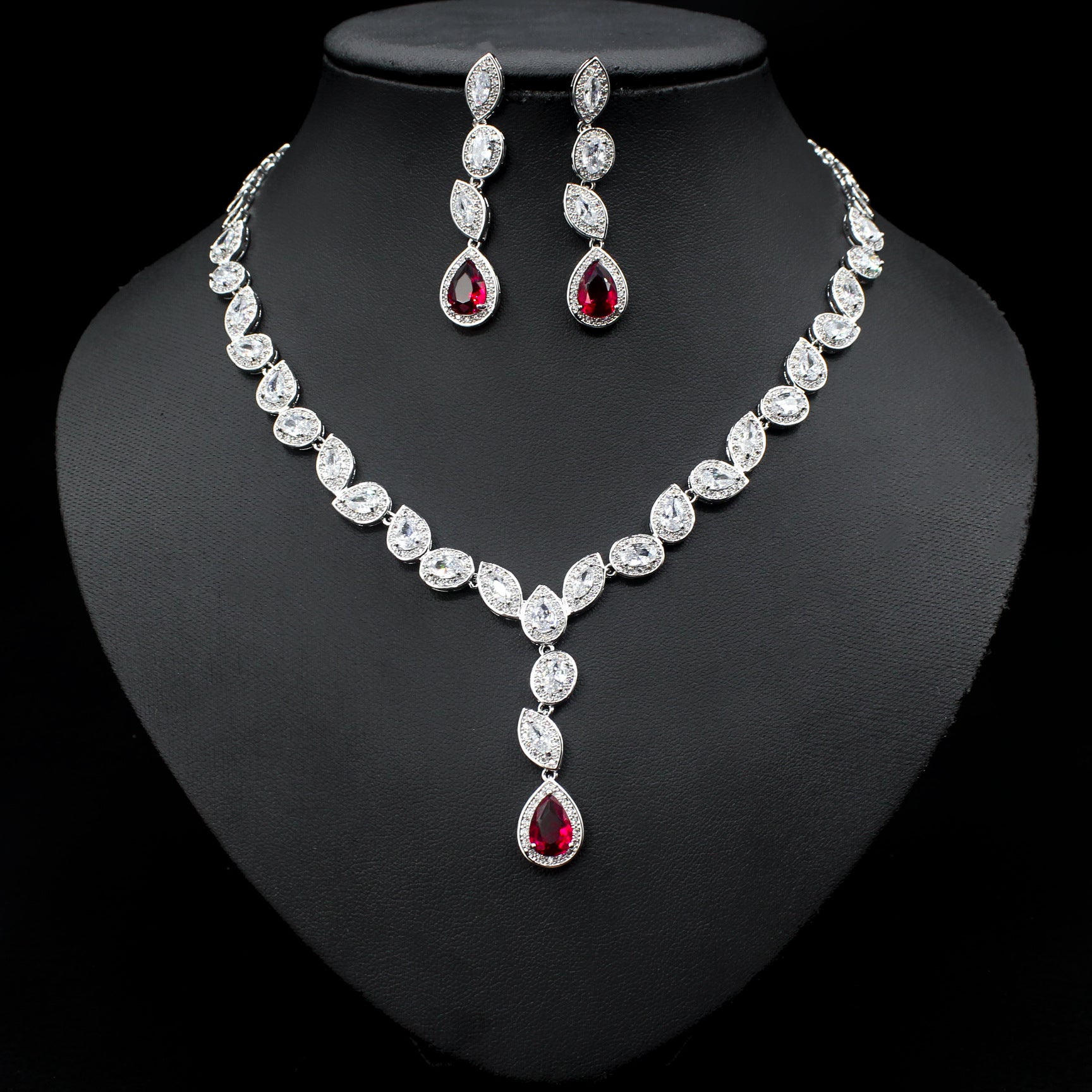 Stylish and bright zircon water drop necklace set