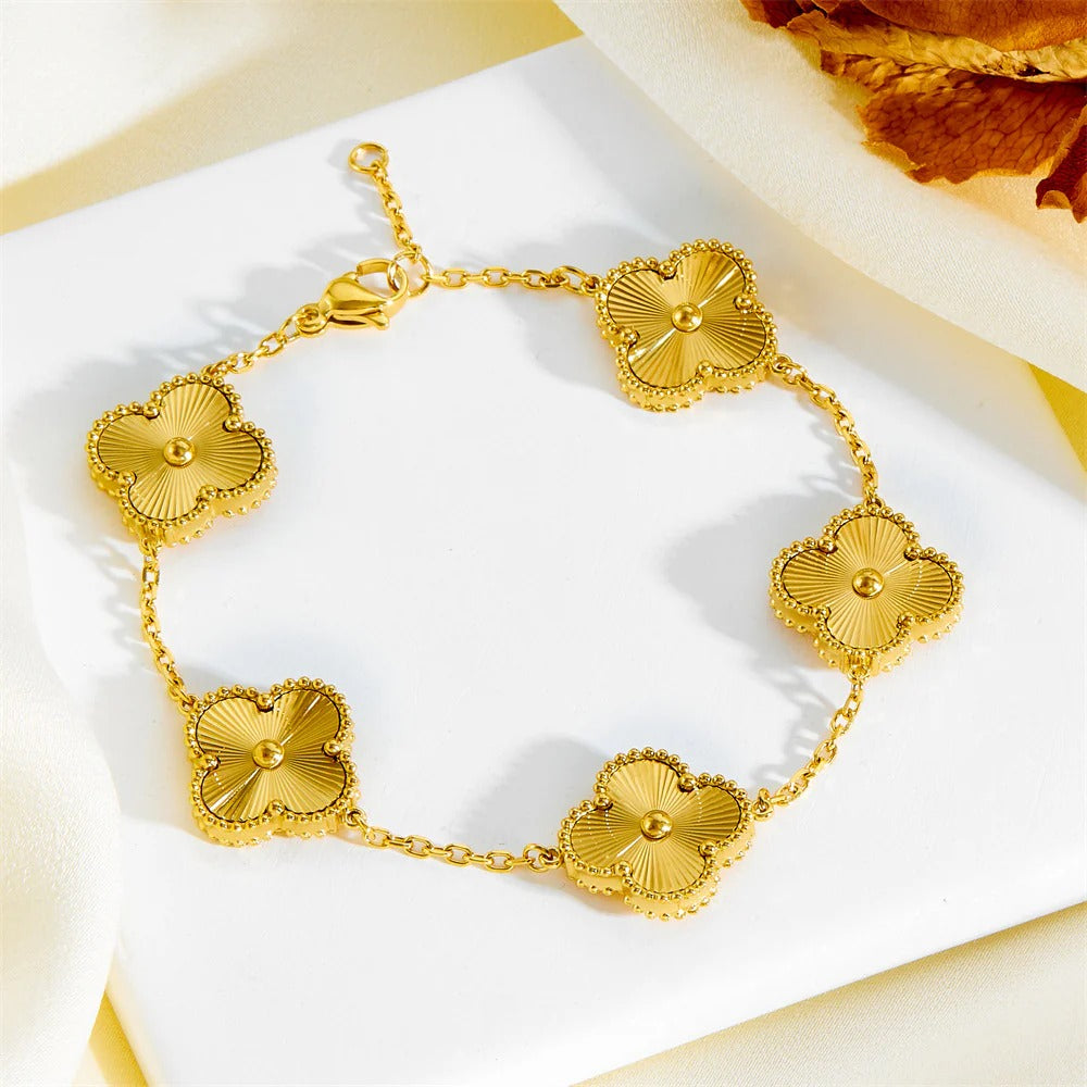 Light luxury four-leaf clover necklace