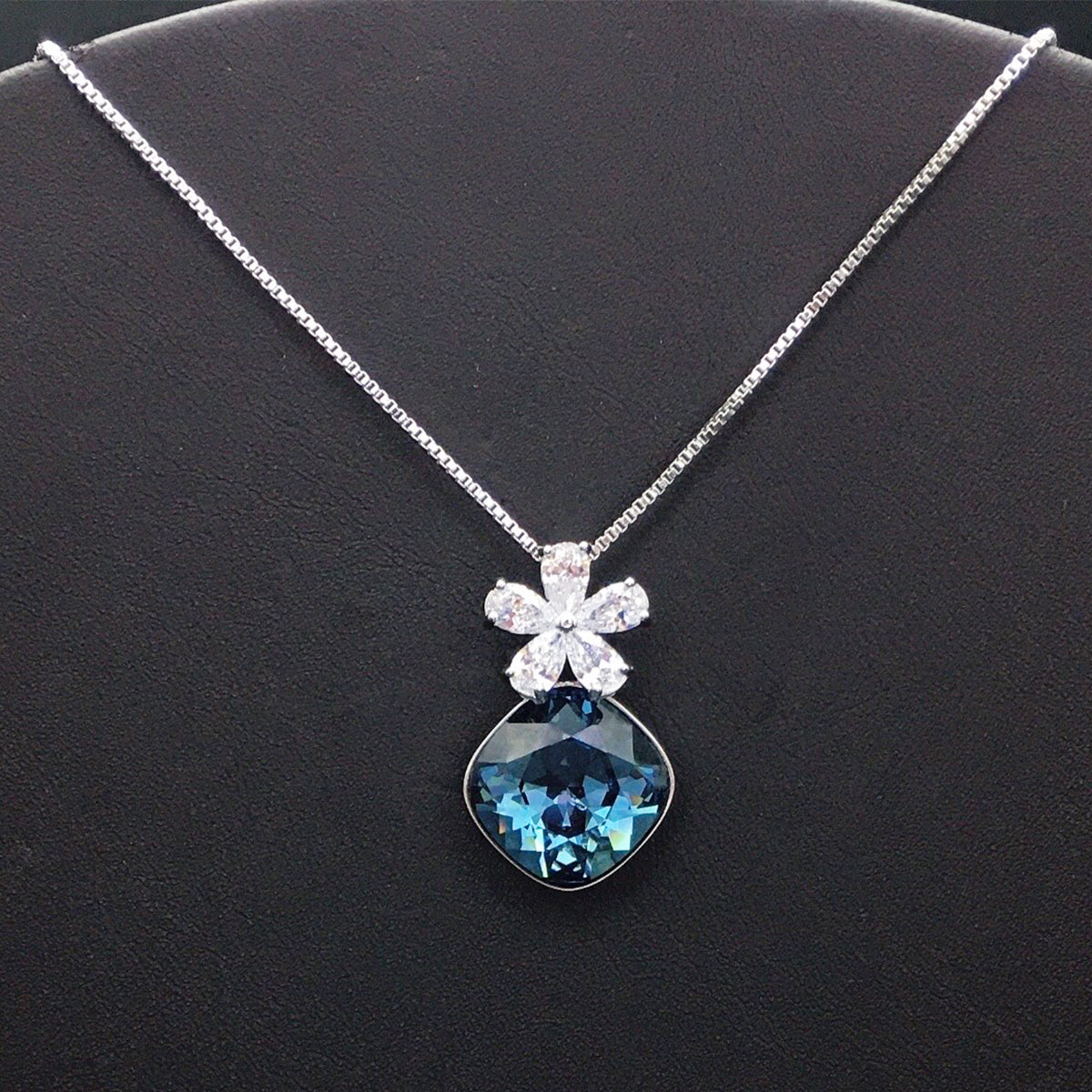 Fashion Flower Austrian Crystal Pendant