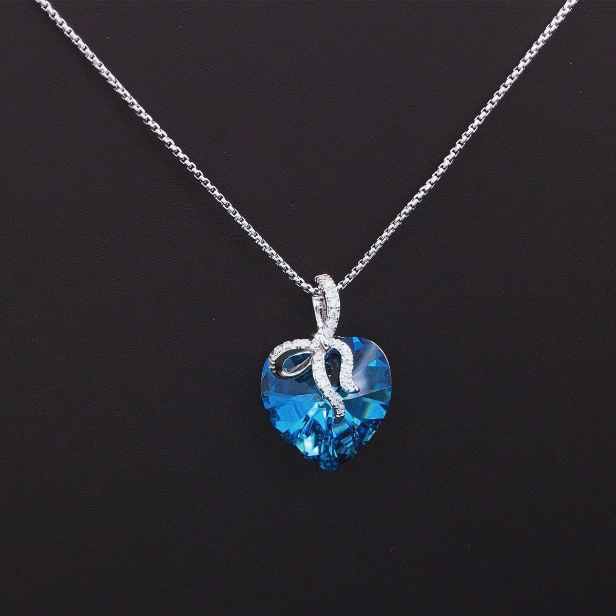 Fashionable Blue Austrian Crystal Love Pendant