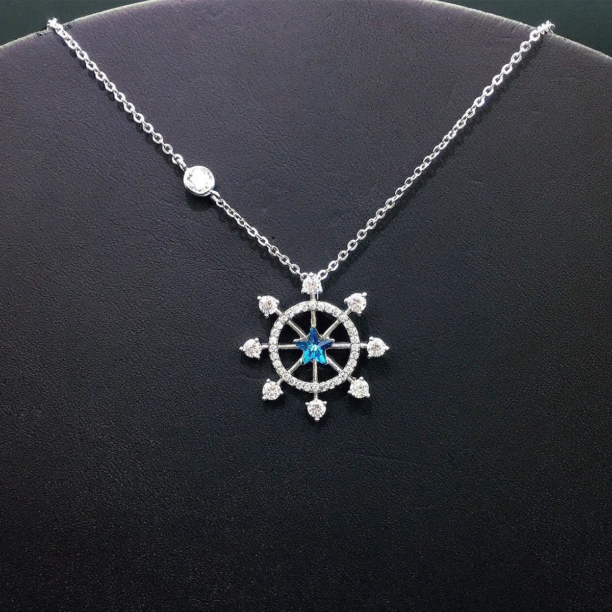 Collier boussole marine étoile en cristal bleu