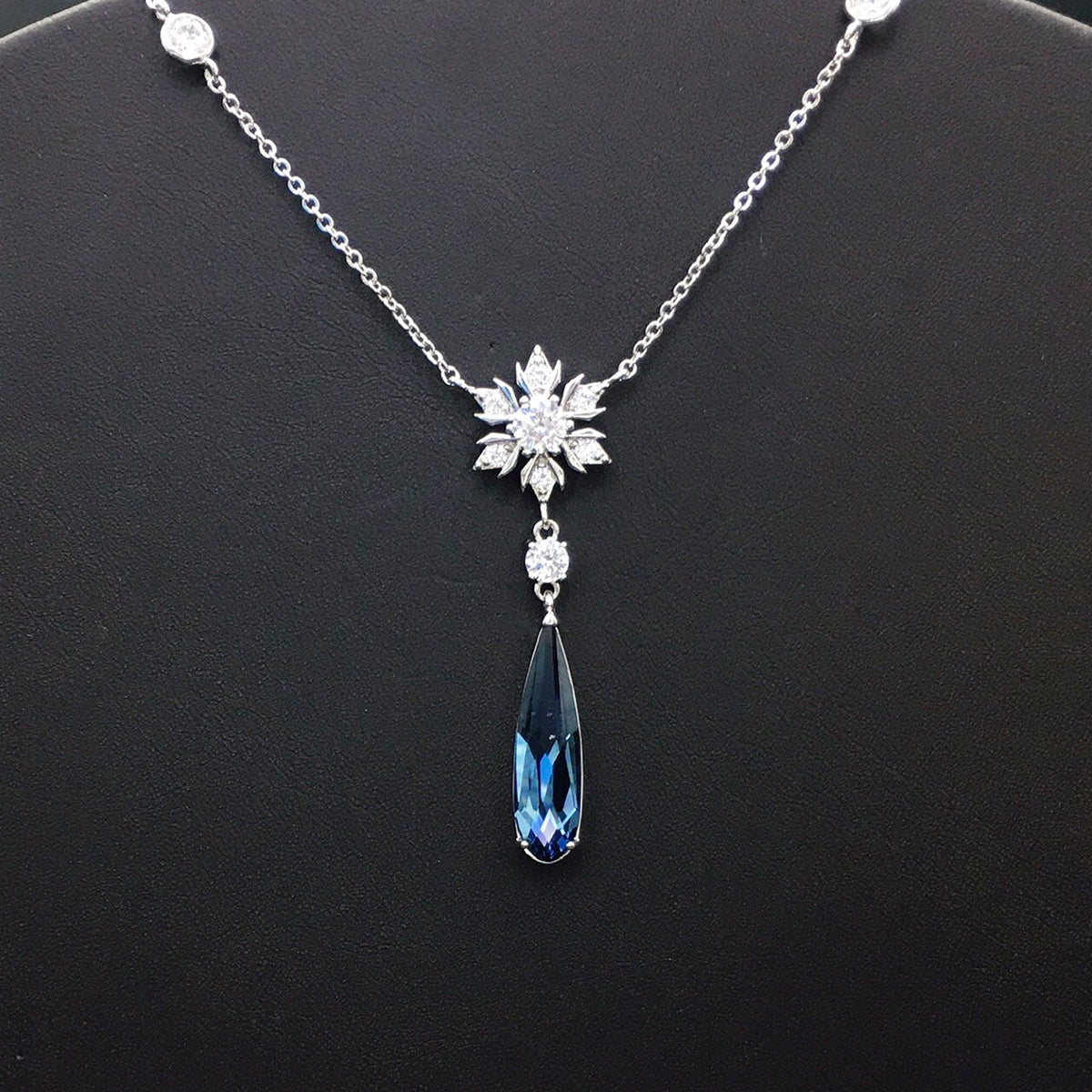 Fashion Snowflake Austrian Crystal Water Drop Pendant