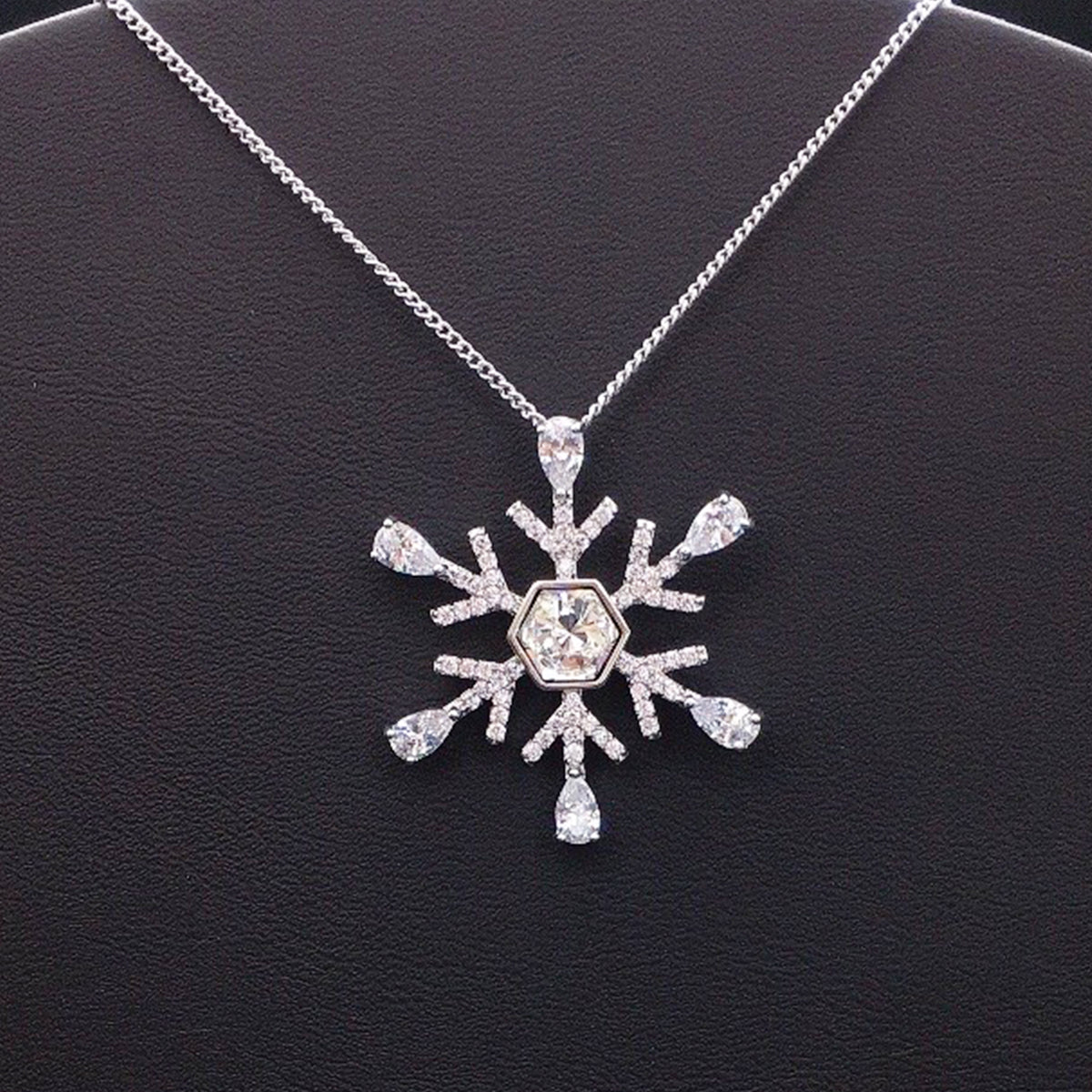 Fashionable large snowflake crystal pendant