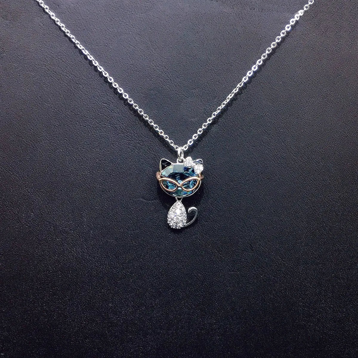 Collier en cristal chaton mignon