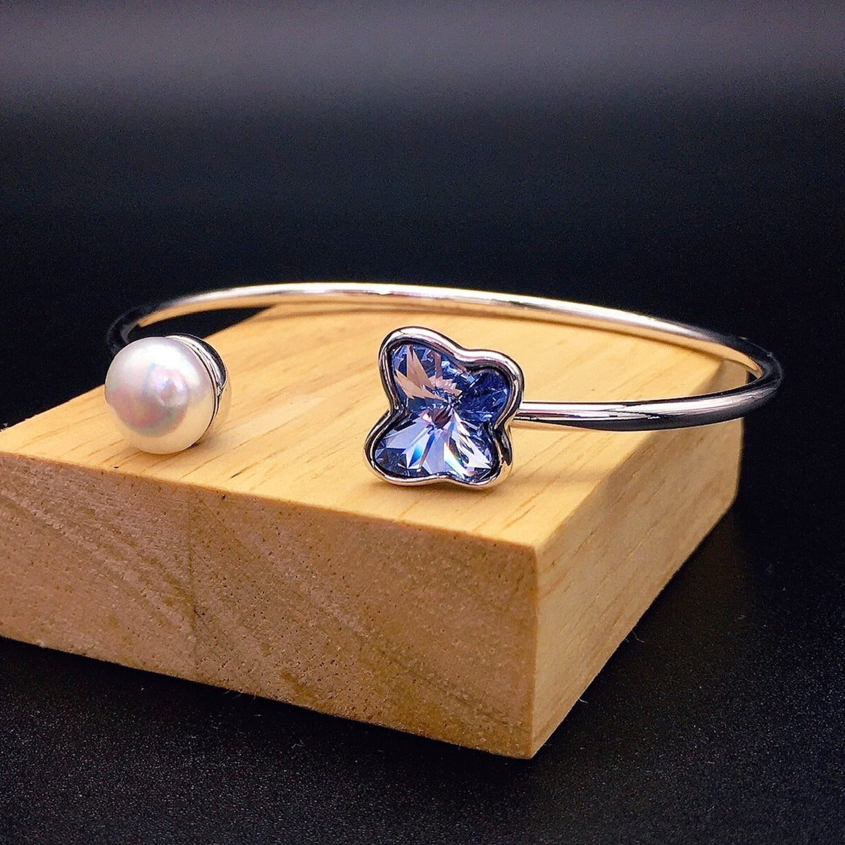 Simple pearl butterfly crystal bracelet