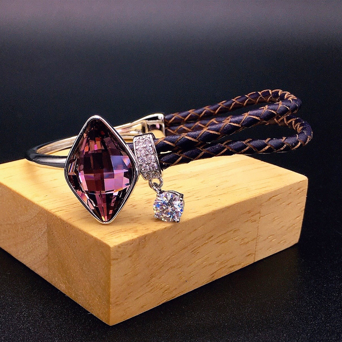 Minimally designed high-end geometric crystal bracelet