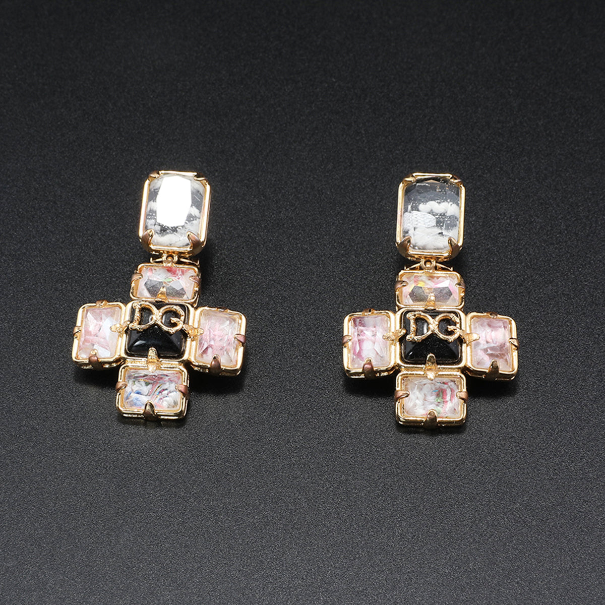 Fashionable pink gemstone personalized necklace