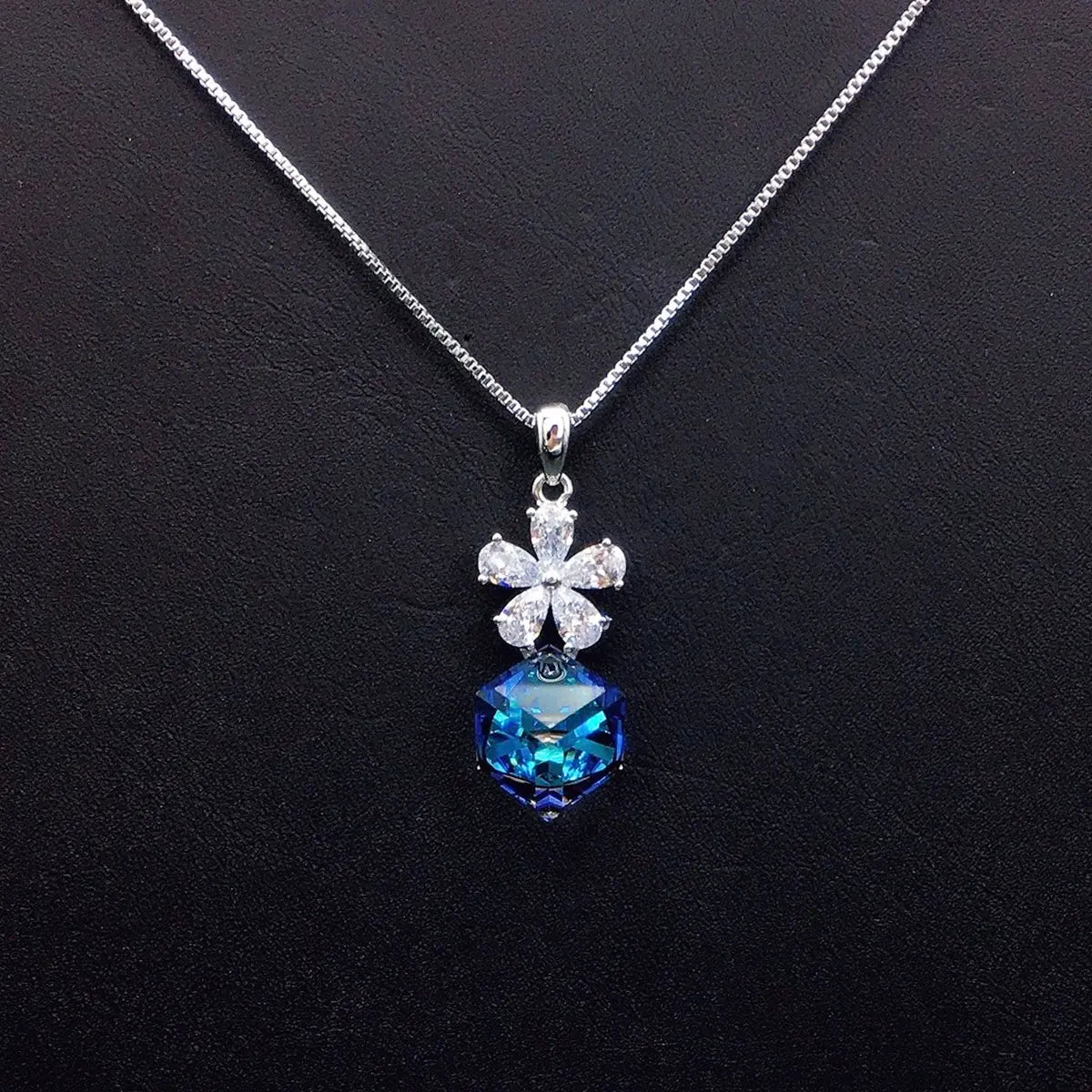 Pendentif carré en cristal sauteur orné de fleurs à la mode