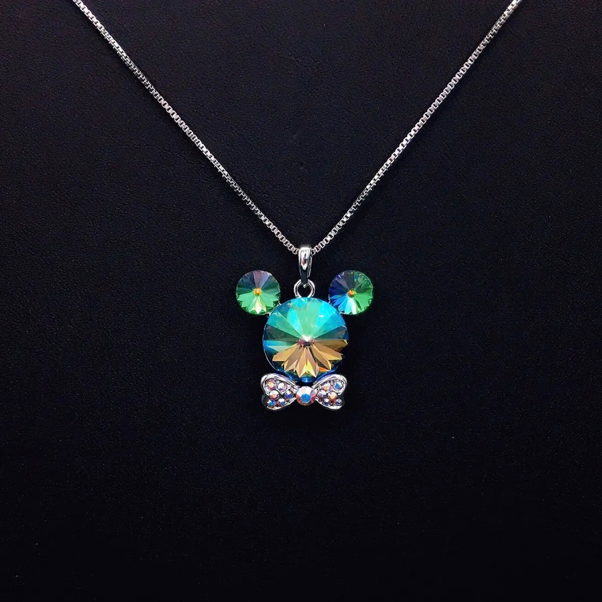 Collier classique en pierre précieuse avec un animal mignon