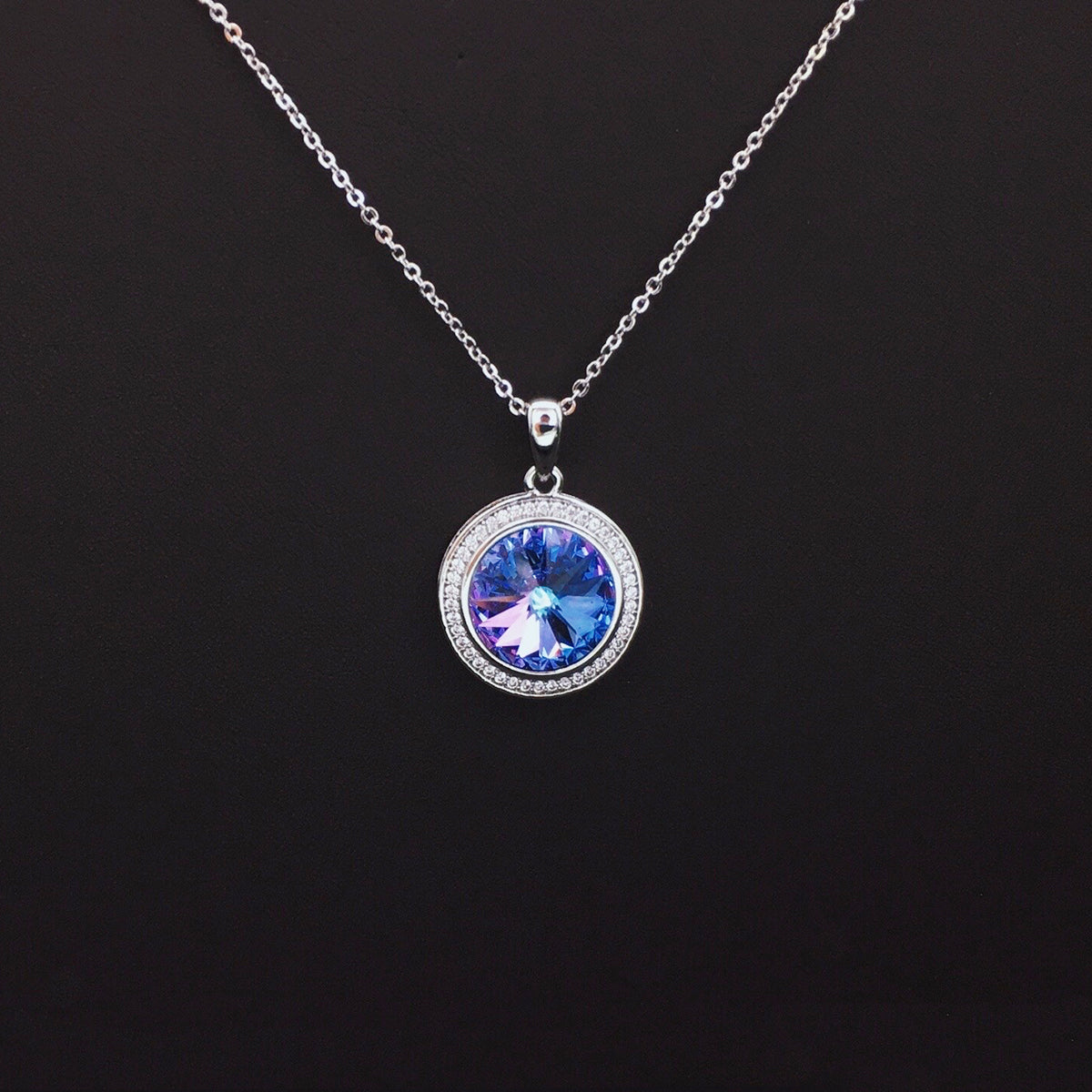 Radiant Round Blue Crystal Halo Necklace for Glamorous Red Carpet Nights
