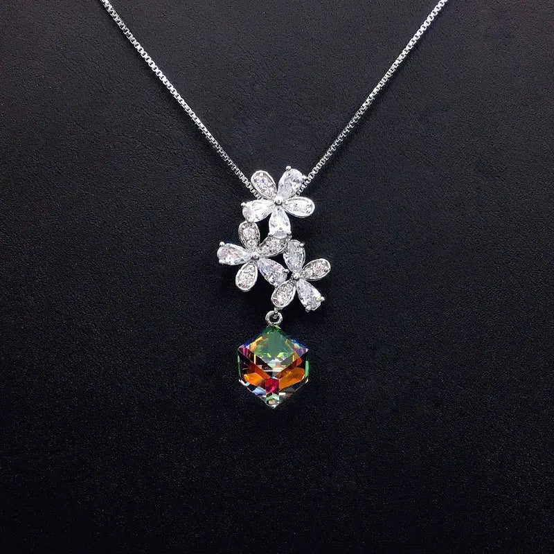 Collier Fleur en Cristal Scintillant avec Pendentif Hexagonal Rose pour Rendez-vous Romantiques