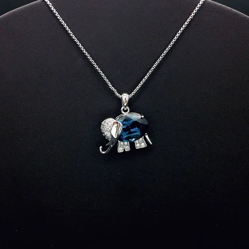 Collier Élégant Éléphant en Argent avec Cristal Bleu pour Événements Formels