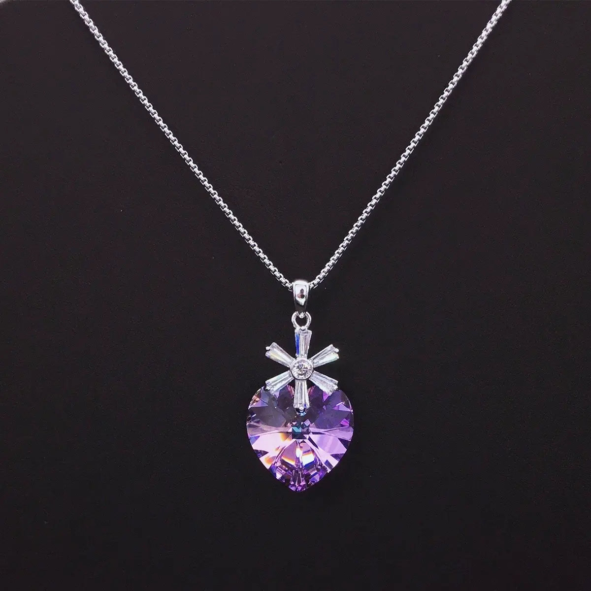 Pendentif minimaliste fleur d'amour en cristal autrichien