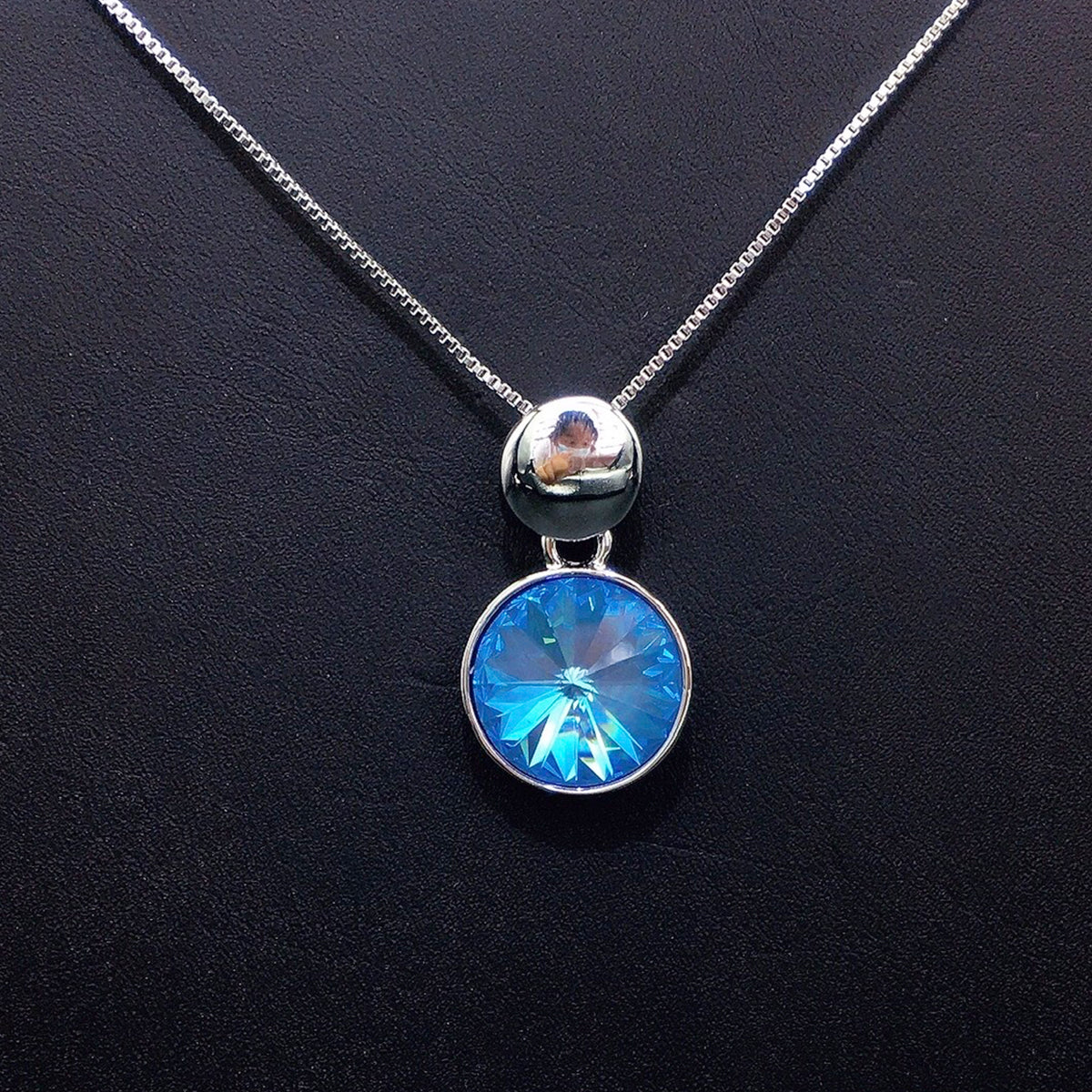 Fashionable Austrian round crystal pendant