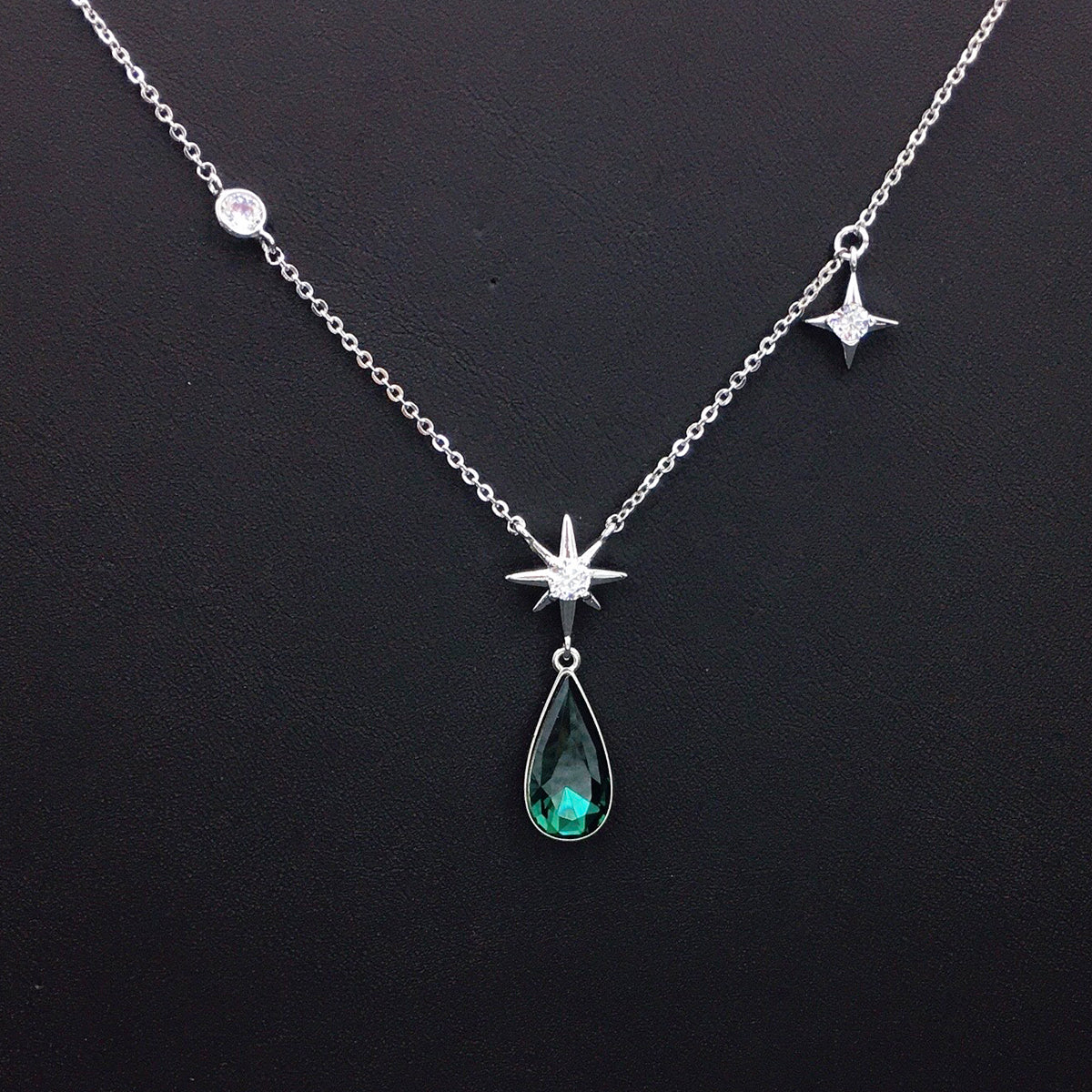 Fashionable droplet shaped crystal pendant