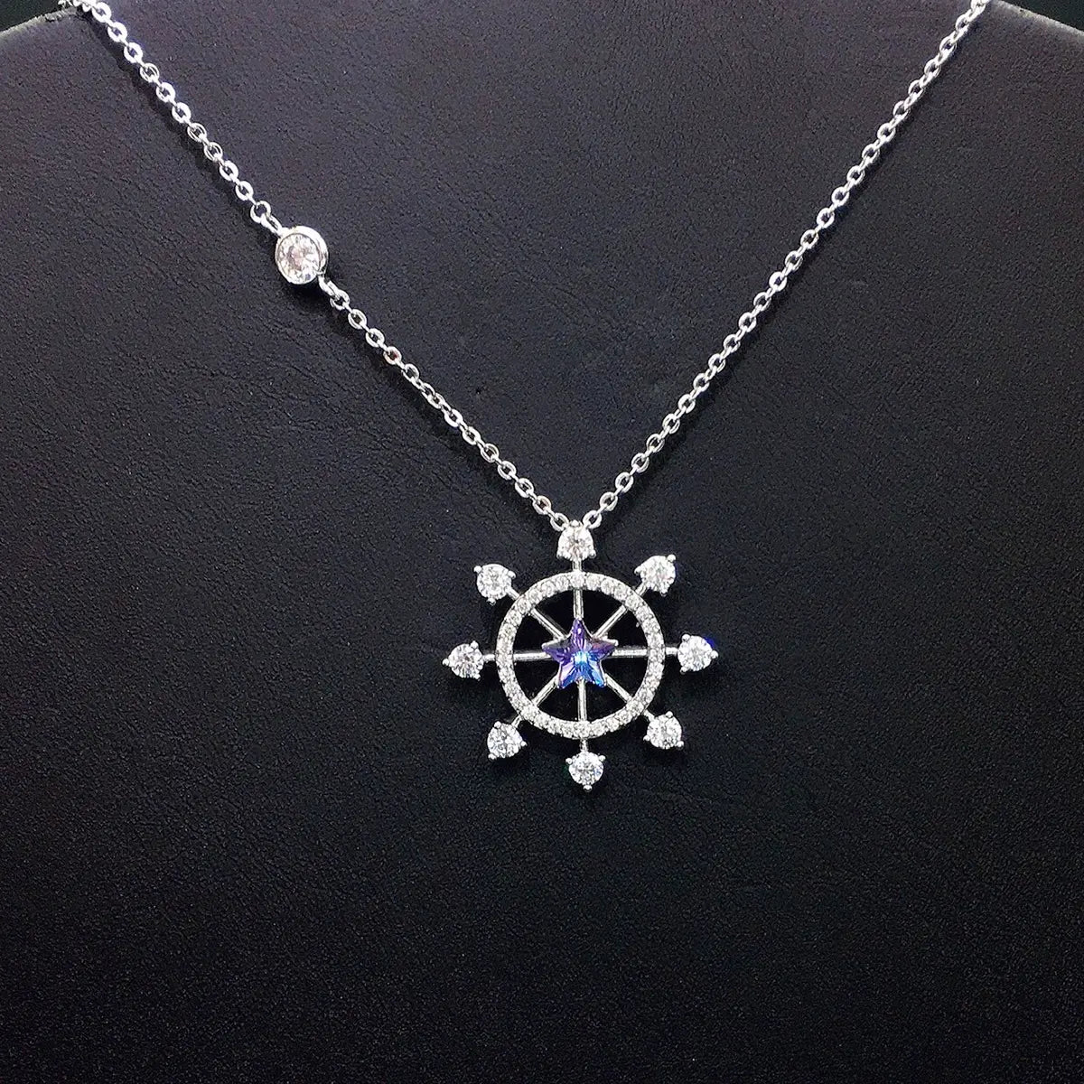 Collier boussole marine étoile en cristal bleu