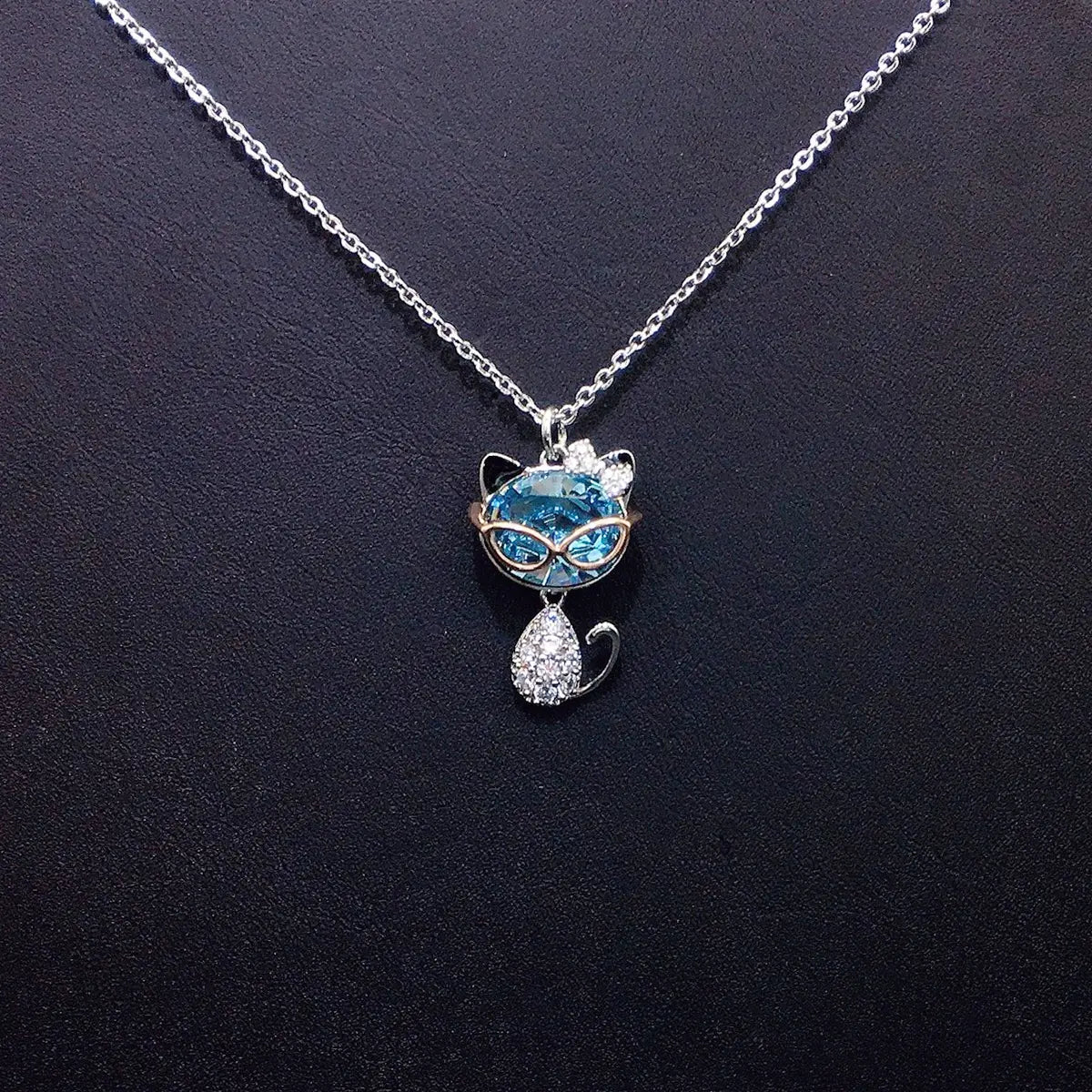 Collier en cristal chaton mignon