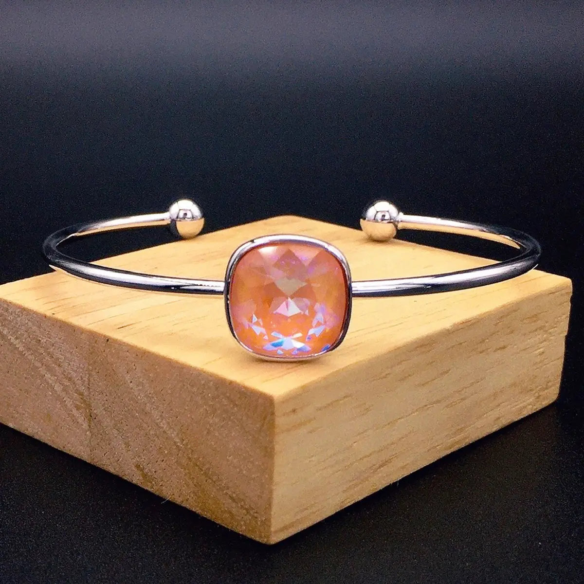 Bracelet ouvert en saphir, simple et étincelant