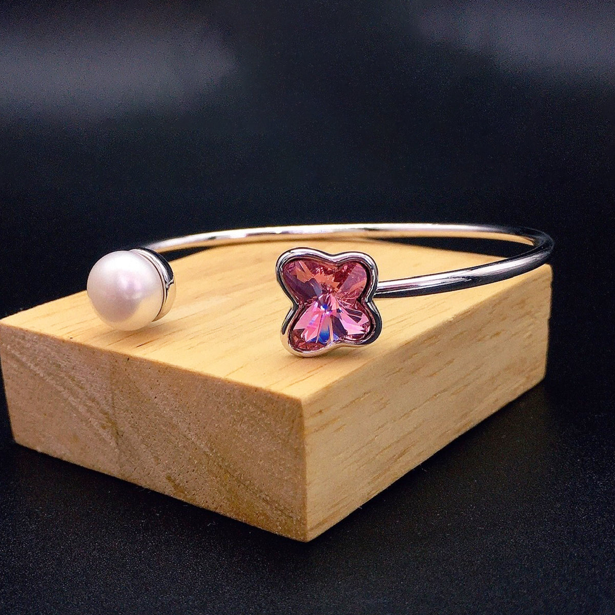 Simple pearl butterfly crystal bracelet