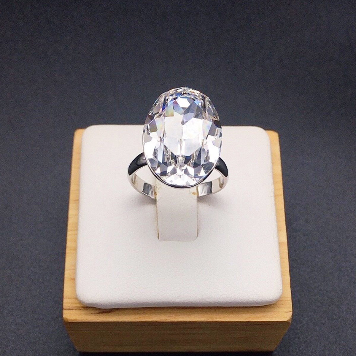 Fashionable Pigeon Egg Crystal Ring