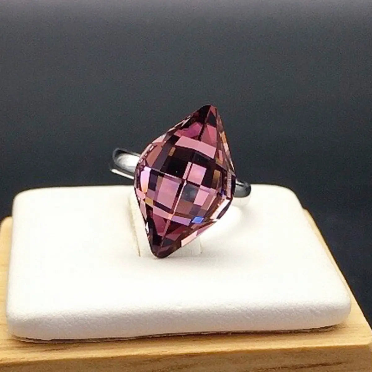 Bague en cristal géométrique simple