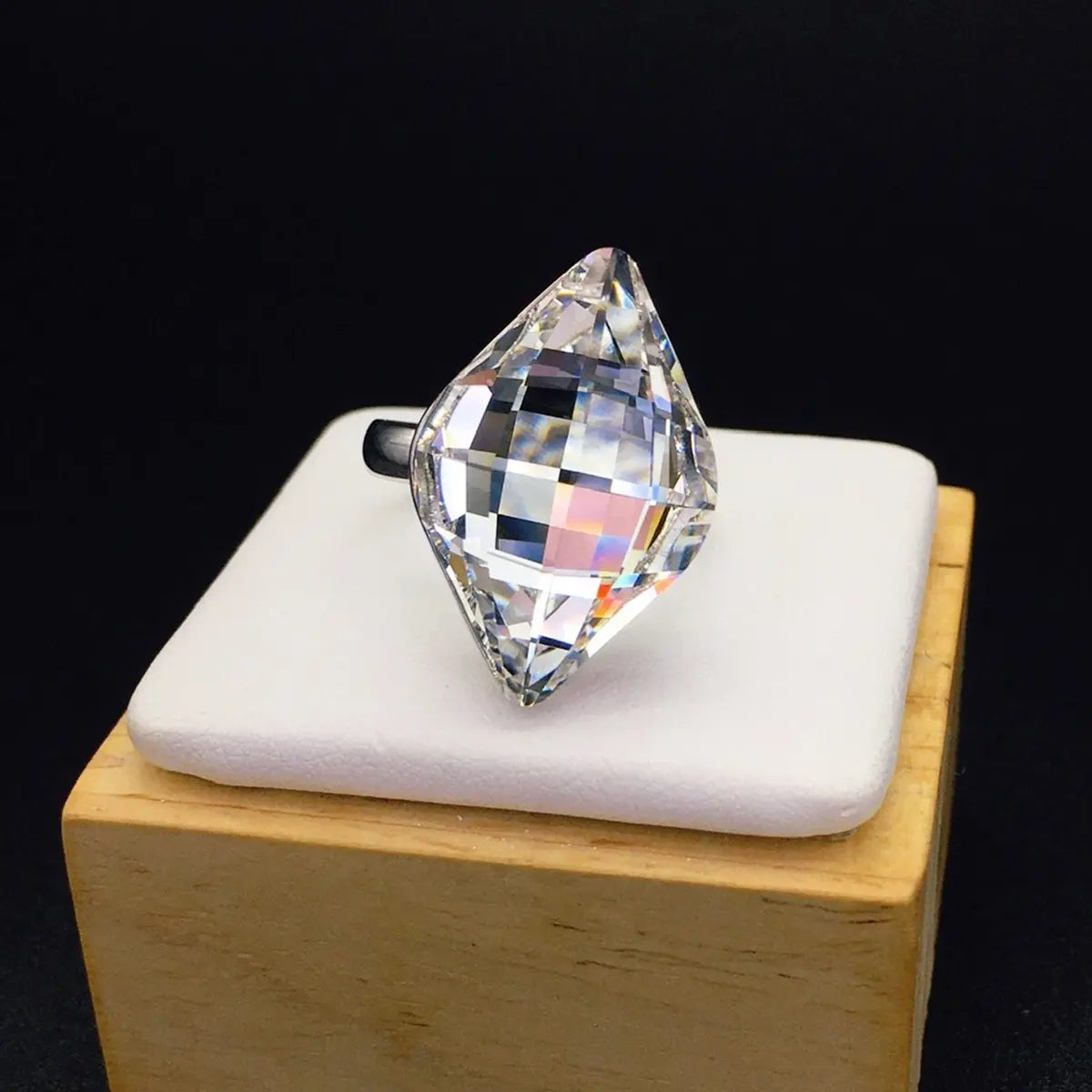 Bague en cristal taillé minimaliste