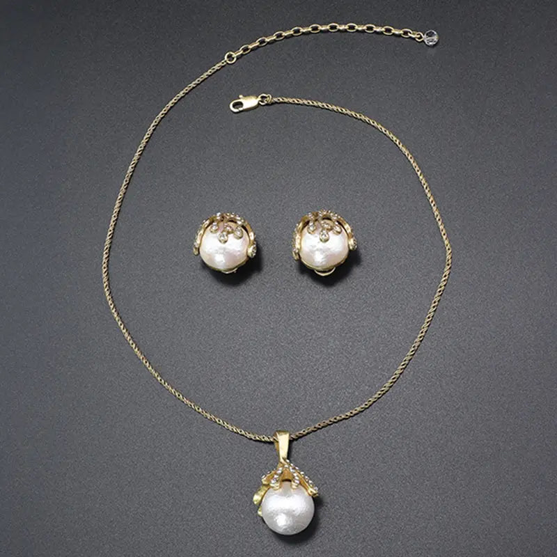 Collection de colliers de perles sertis de diamants de mode