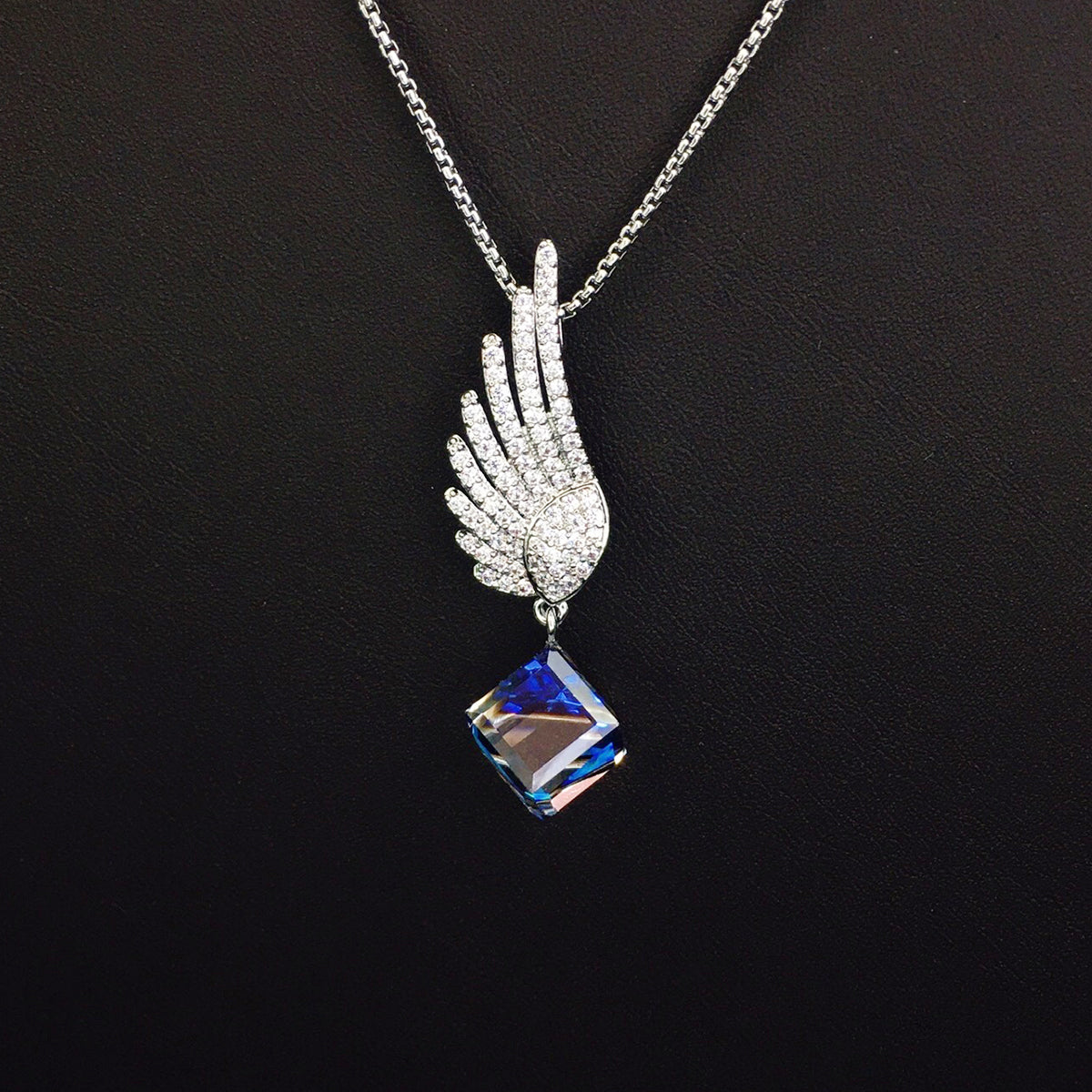 Fashionable wing crystal personalized necklace