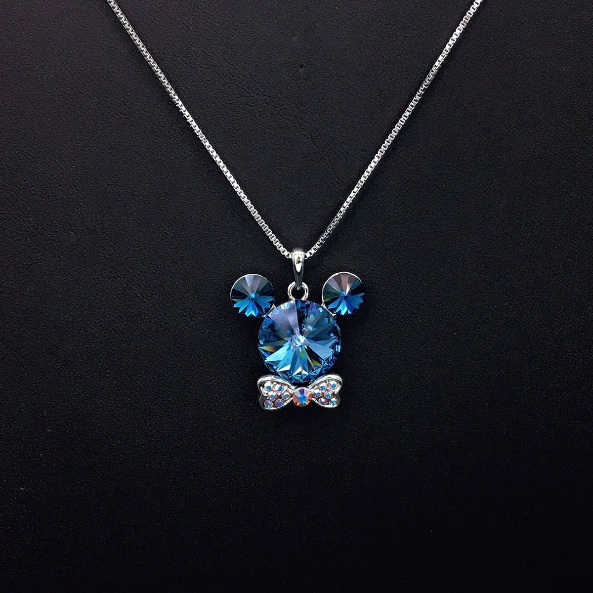 Collier classique en pierre précieuse avec un animal mignon
