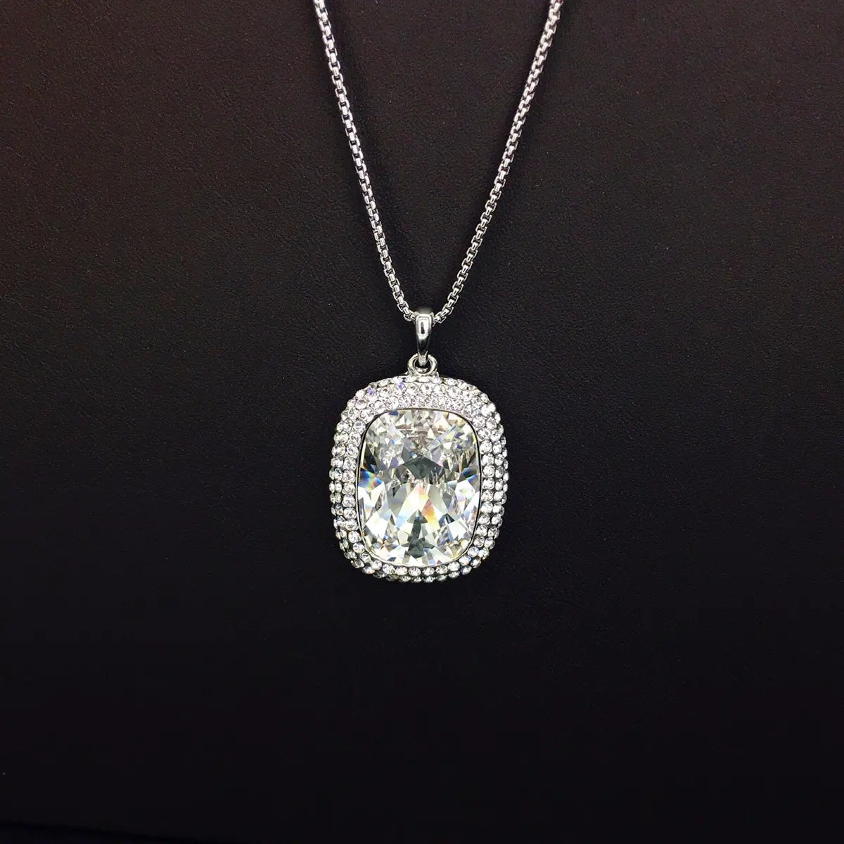 Collier en cristal Collier de pierres précieuses à la fois tendance et minimaliste