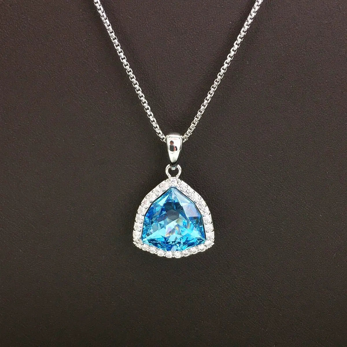 Collier Halo en Aigue-marine Étincelante
