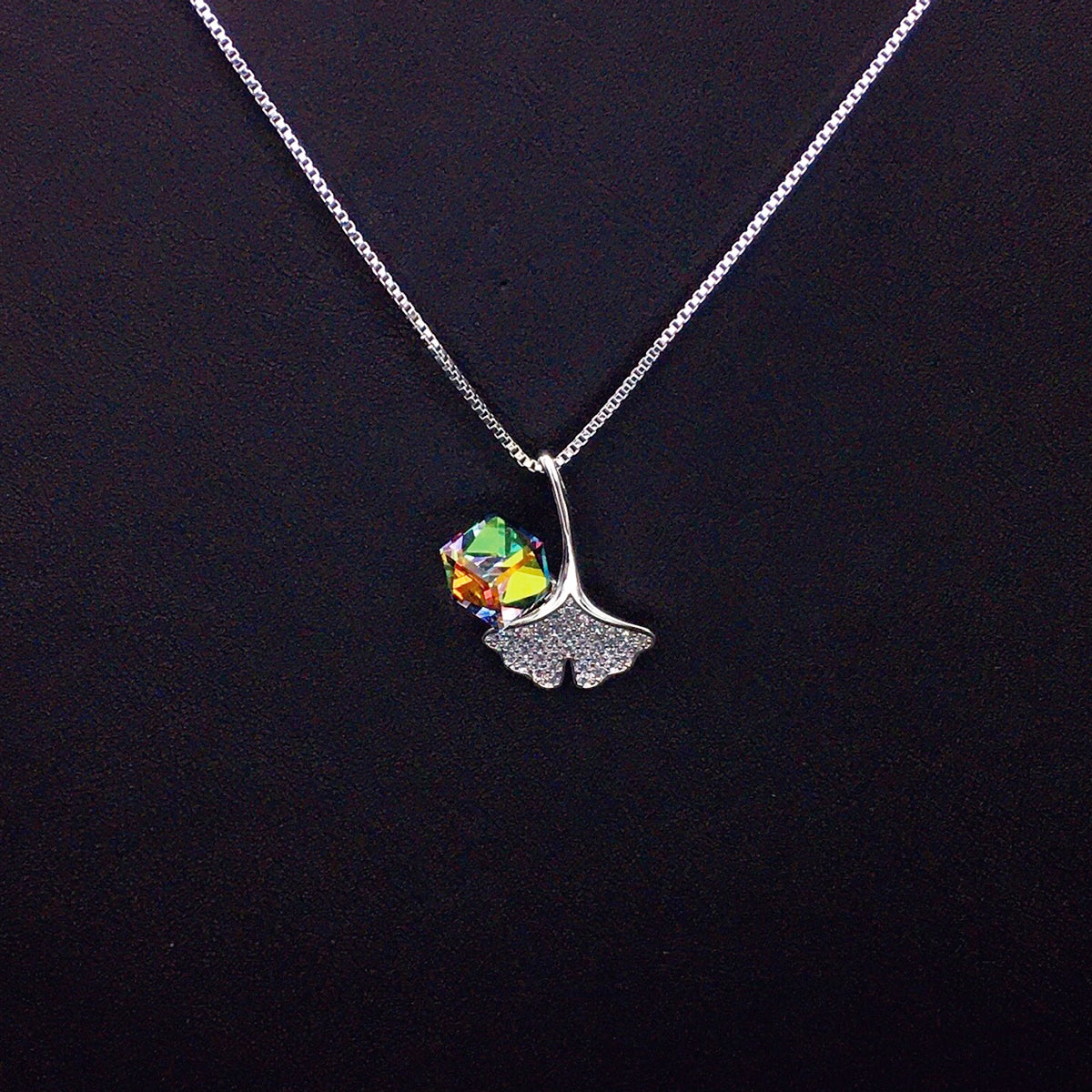 Sparkling Ginkgo Leaf Blue Crystal Necklace for Elegant Daily Wear