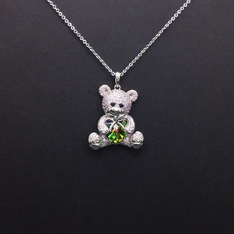 Ravissant Collier Ourson Argenté avec Cristaux Roses et Cœur Bleu Iridescent pour une Douce Élégance au Quotidien