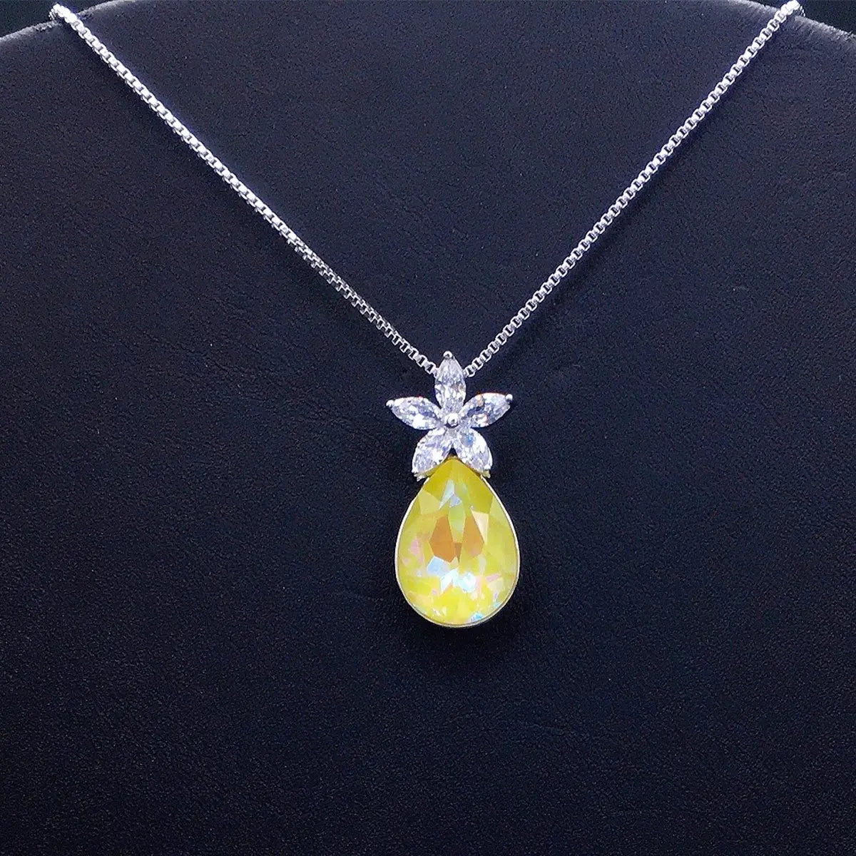 Pendentif Goutte d'Eau Fleur en Cristal Autrichien