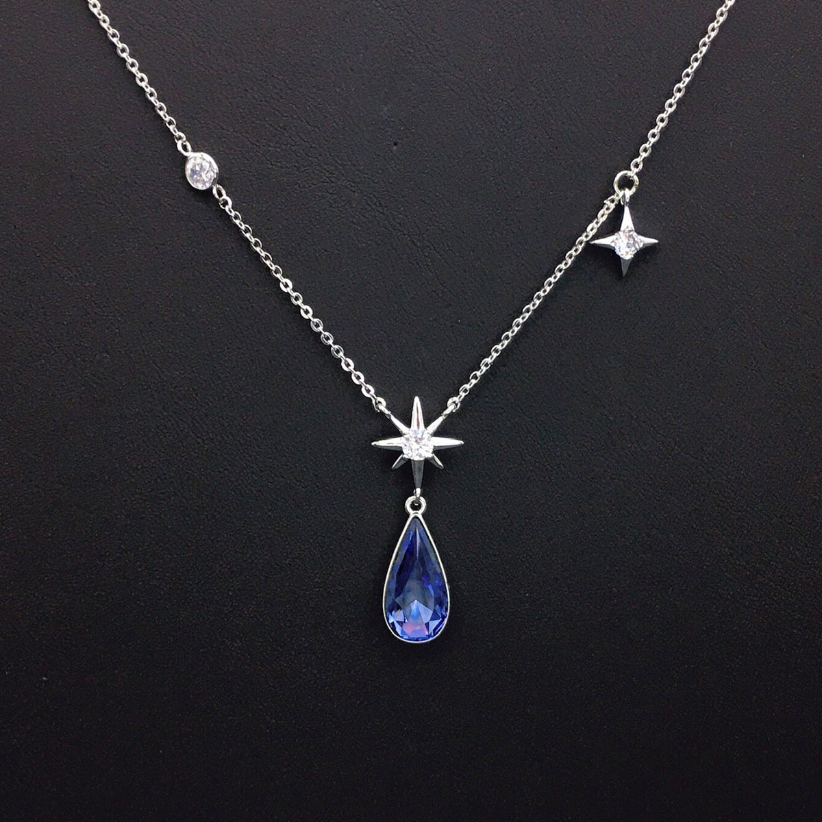 Fashionable droplet shaped crystal pendant