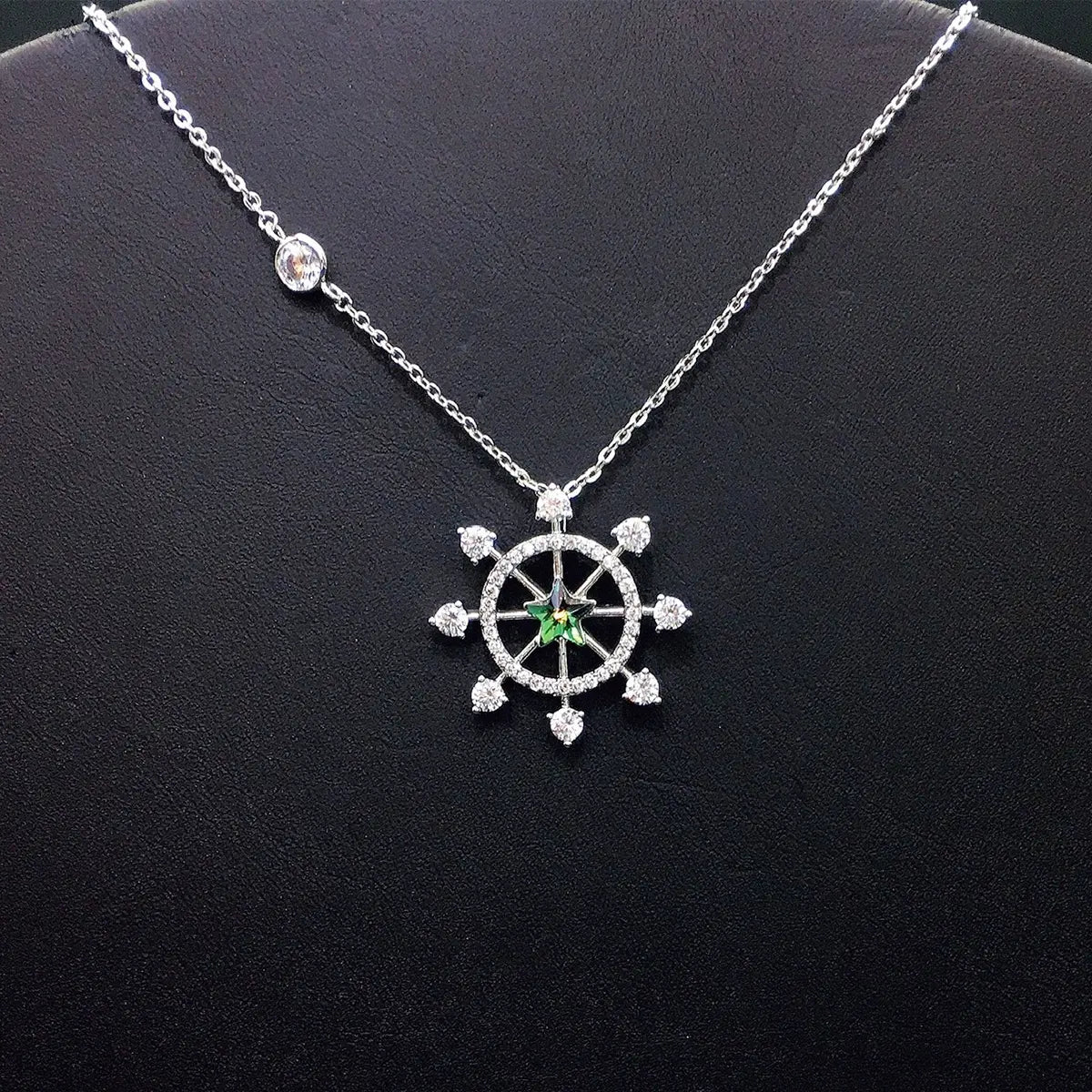 Collier boussole marine étoile en cristal bleu