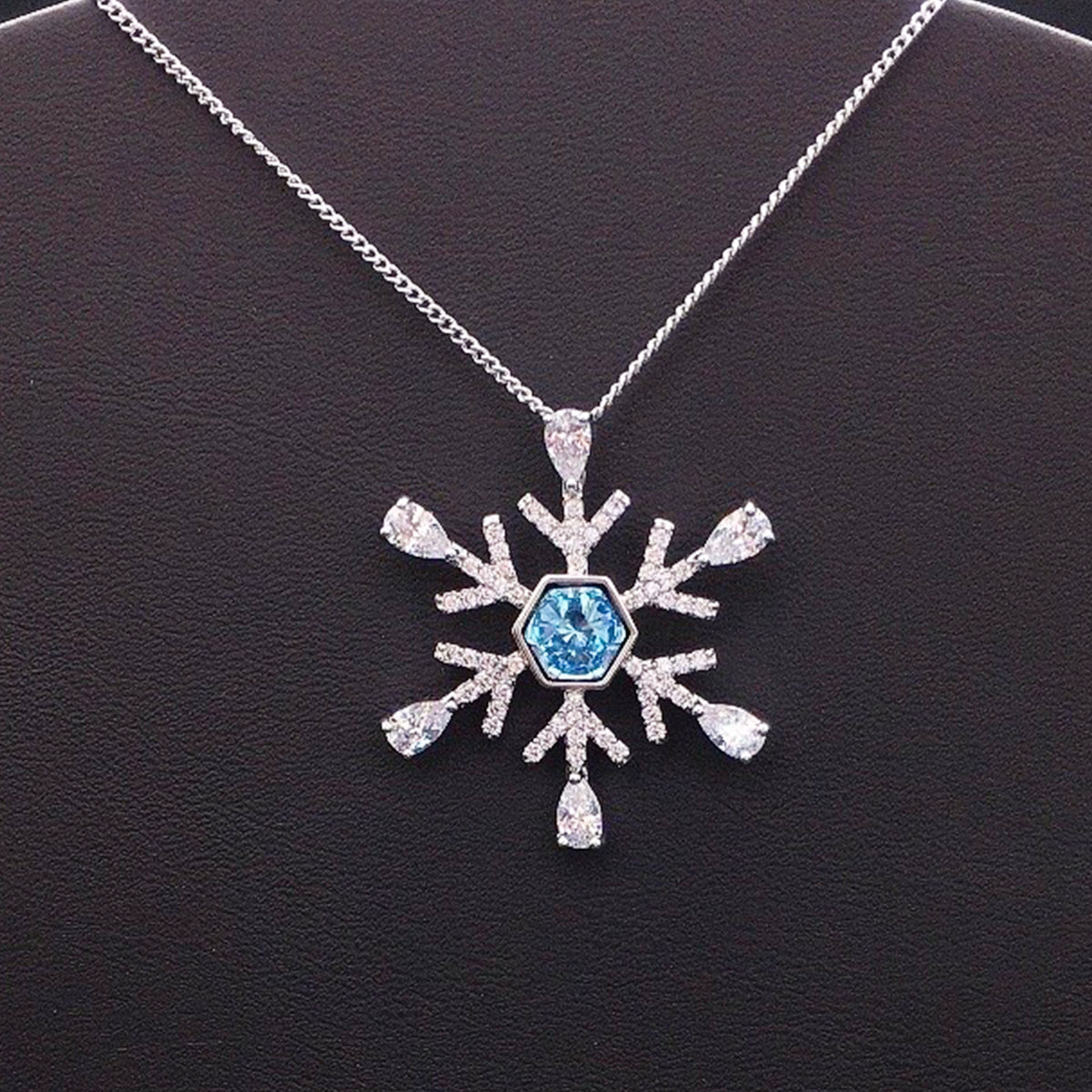 Fashionable large snowflake crystal pendant
