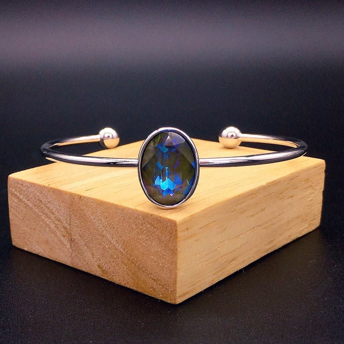 Pigeon Egg Austria Amethyst Open Bracelet