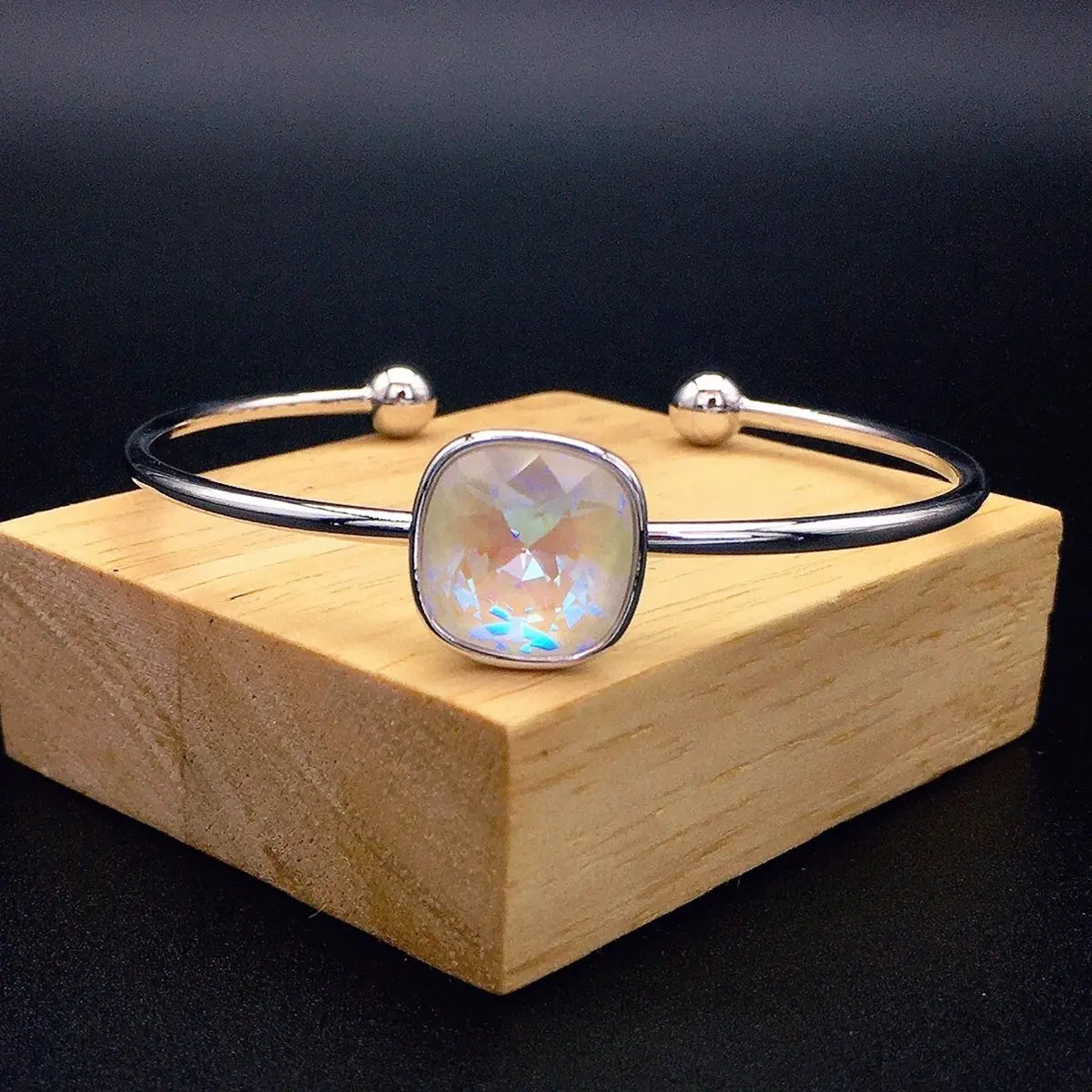Bracelet ouvert en saphir, simple et étincelant