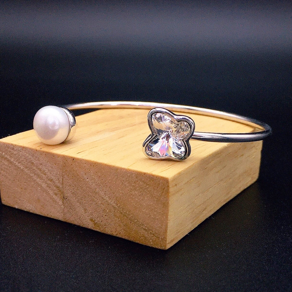 Simple pearl butterfly crystal bracelet