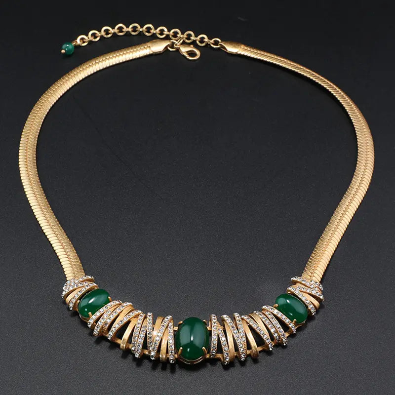 Parure élégante en or et onyx vert pour les galas de prestige